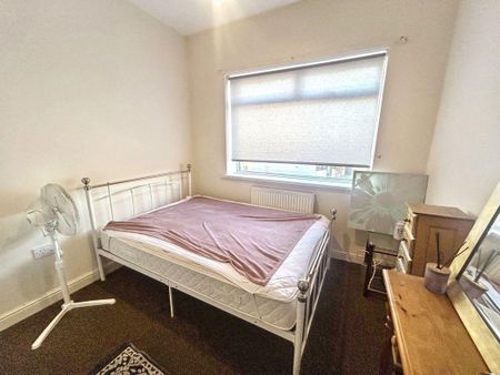 2 bed upper flat to rent in NE25 - Photo 3