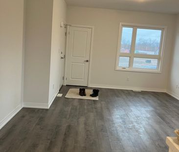 For Lease - 6705 Cropp Street Unit# 103, Niagara Falls, Ontario - Photo 2