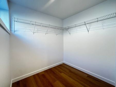 Logement de 2 chambres entièrement rénové sur deux étages - Photo 4