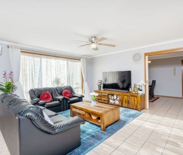 225 Ellerston Avenue, Isabella Plains. - Photo 3