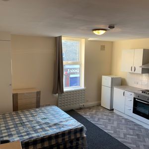 Studio Flat, High Road, N22 - Photo 2