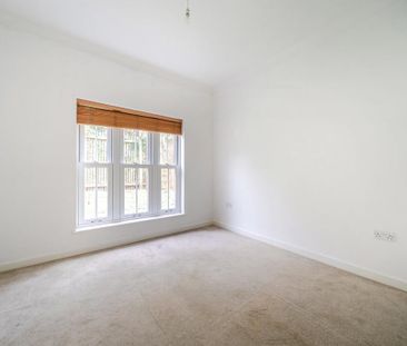 3 bedroom flat to rent - Photo 6