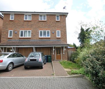 4 bed semi-detached house to rent in Earlsbury Gardens, Edgware, HA8 - Photo 5