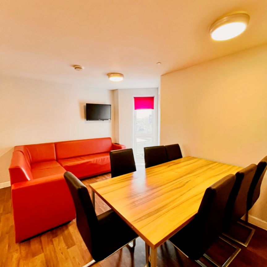 8 Bed Apartment - Double Bed - Photo 1