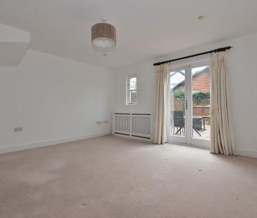 3 bedroom end of terrace house to rent - Photo 1