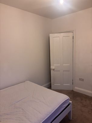 Room in a Shared House, Dewe Road, BN2 - Photo 1