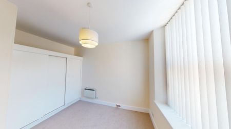 3 bedroom flat to rent - Photo 4