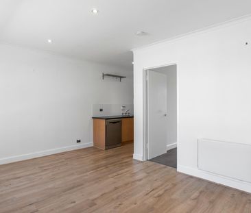 Modern 1-Bedroom Apartment in Secure Complex - Photo 1