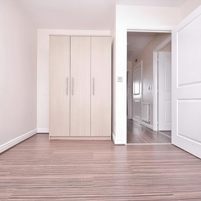 4 bedroom semi-detached house to rent - Photo 1