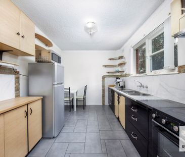 Spacious Two Bedroom Apartment Located for Lifestyle - Photo 3