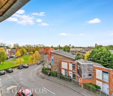 Lanacre Avenue - Photo 2