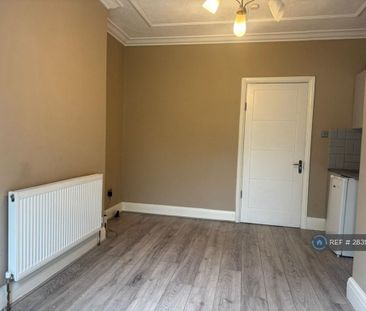 Studio to rent - Photo 6