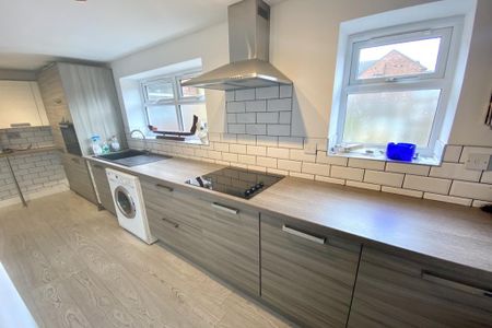 2 bedroom semi-detached house to rent - Photo 4