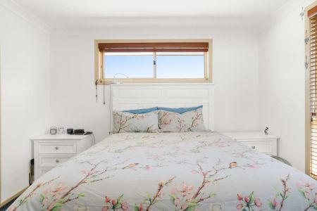 Riverside Living with Lift Access & Stunning Water Views – Fully Appointed Family Home - Photo 2