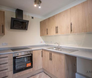 3 bedroom flat to rent - Photo 4