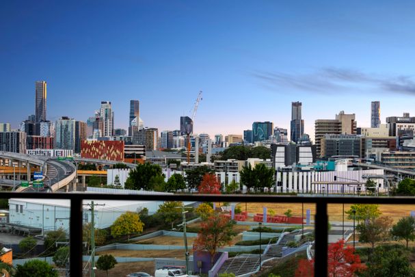 Designer Style and Luxury Living with a Rooftop Pool! - Photo 1