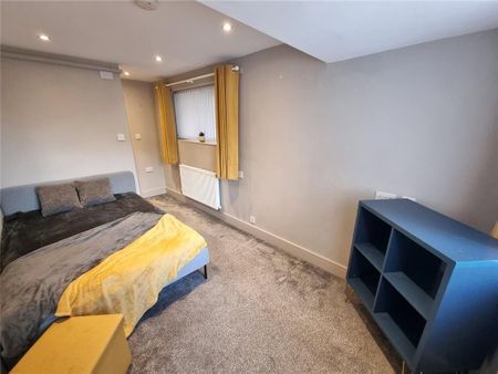 1 bedroom in a house share to rent - Photo 4