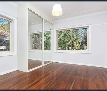 Family home in convenient pocket - Photo 2