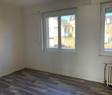 A LOUER Proche commerces, stade et piscine Appartement situé au rez... - Photo 1