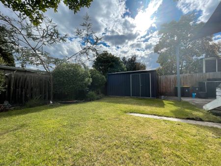 LOVELY 3 BEDROOM HOME - Photo 3