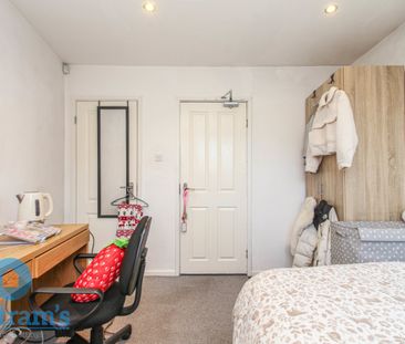 4 bed Mid Terraced House for Rent - Photo 3