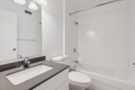 Frontenac Apartments - 1 Bedroom - Photo 4