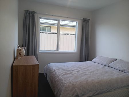 Meech Way, Frimley - Photo 2