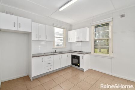 Spacious Three Bedroom Home - Photo 4