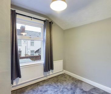 4 bedroom House To Let - Photo 5