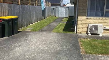 Lovely Brick and Tile Home -3 minutes walk to town - Photo 2