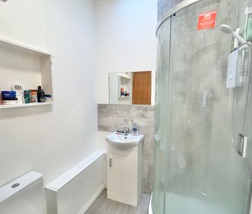 1 bedroom Spacious One Bedroom Flat to rent - Photo 6