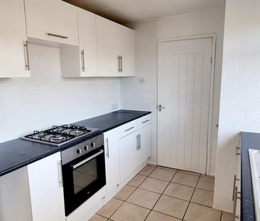 2 bedroom semi-detached house to rent - Photo 6