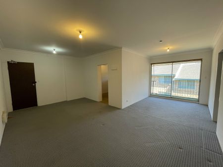 Charming 2-bedroom Unit - Photo 2