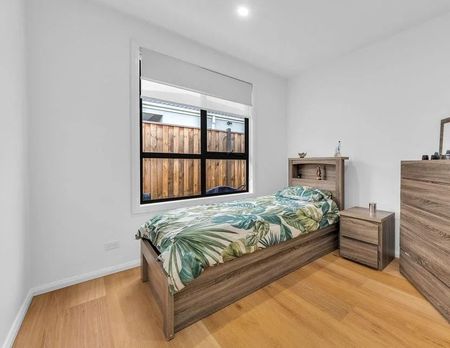 Stunning and Modern 4-Bedroom Home! - Photo 4