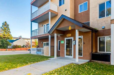 - 2 Bedroom at Katherine Manor - Photo 5