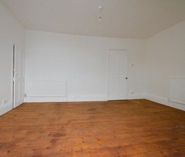 2 bedroom maisonette to rent - Photo 4