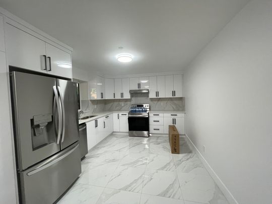 Brand New 2 Bedrooms Suite in White Rock - Photo 1