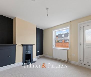 2 bedroom end of terrace house to rent - Photo 2