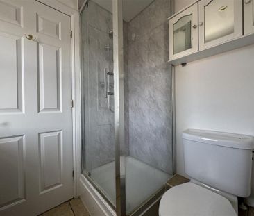 4 bedroom semi-detached house to rent - Photo 3