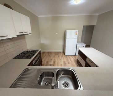 Classic 4Br Home in Altona North! - Photo 4