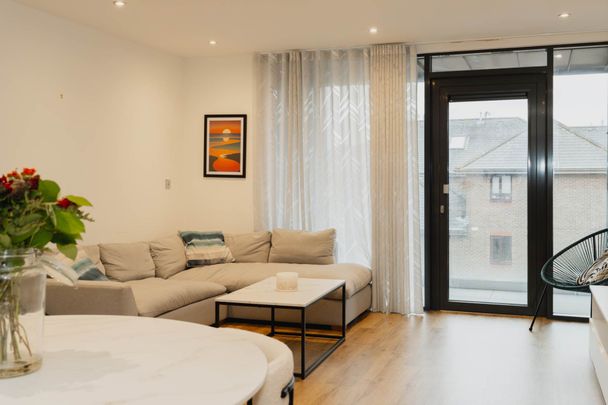 Epsom Court, Upper High Street - Photo 1