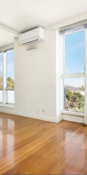 Comfortable Living in a Convenient St Kilda East Location - Photo 1