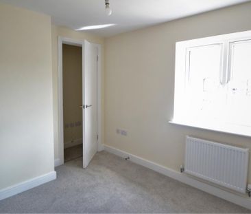 2 bedroom end of terrace house to rent - Photo 5