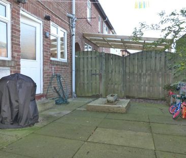 Terraced House to rent on - Photo 1