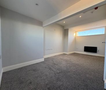 3 bedroom apartment to rent - Photo 4