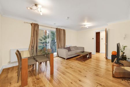 2 bedroom Flat To Let - Photo 2