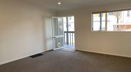 Two-bedroom Central City apartment - Photo 2