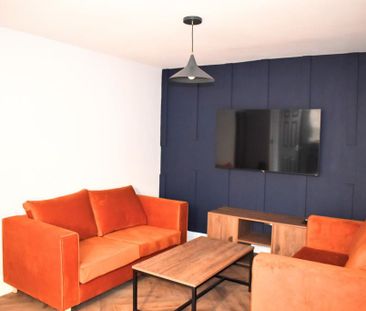 5 bedroom semi-detached house to rent - Photo 2