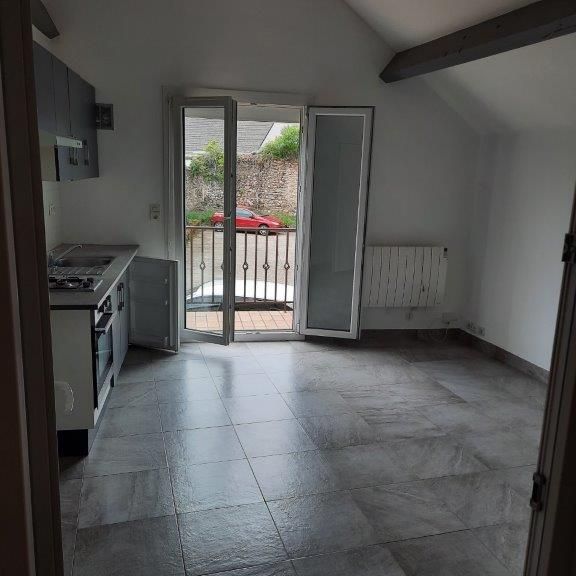 Studio entièrement rénové avec balcon et parking - Photo 1