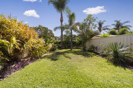 Immaculate Three Bedroom Family Home - Henley High School Zoned - Photo 3